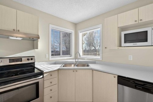 186 Harvest Rose Circle Ne, Calgary, AB - Indoor Photo Showing Kitchen With Double Sink