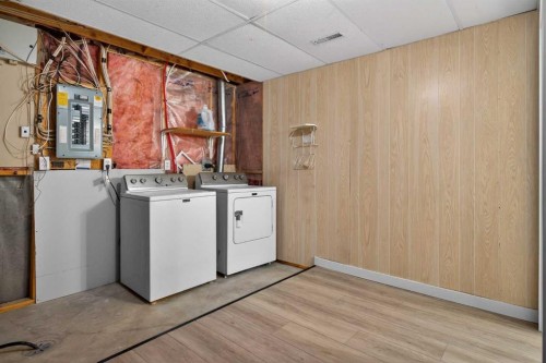 186 Harvest Rose Circle Ne, Calgary, AB - Indoor Photo Showing Laundry Room