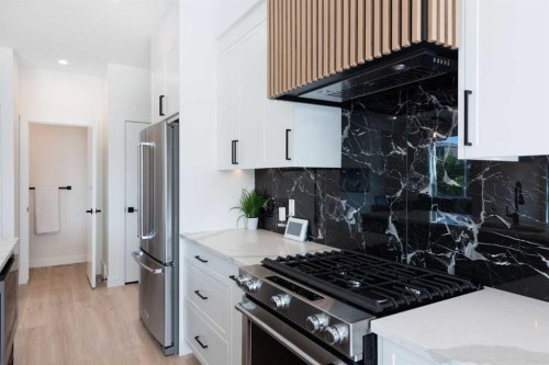 2402 Westmount Road Nw, Calgary, AB - Indoor Photo Showing Kitchen With Upgraded Kitchen