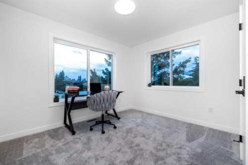 2402 Westmount Road Nw, Calgary, AB - Indoor Photo Showing Other Room