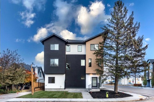 2402 Westmount Road Nw, Calgary, AB - Outdoor With View