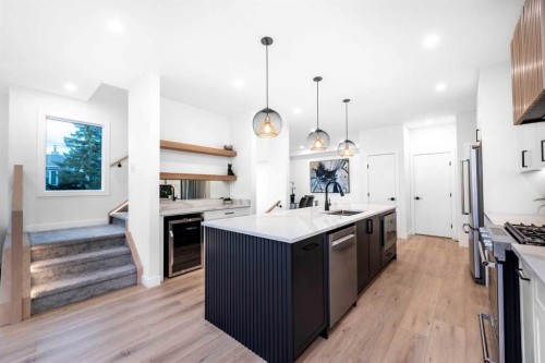 2402 Westmount Road Nw, Calgary, AB - Indoor Photo Showing Kitchen With Upgraded Kitchen