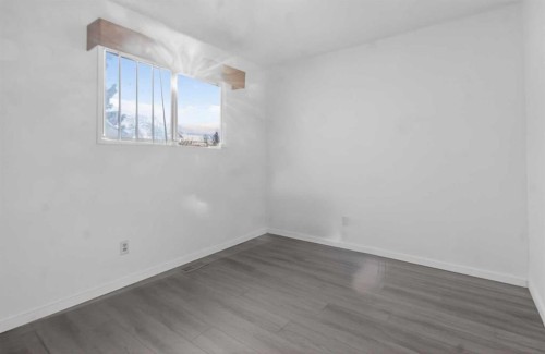 3283 Dover Ridge Drive Se, Calgary, AB - Indoor Photo Showing Other Room