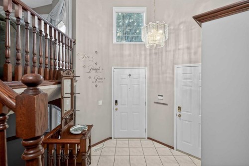 150 Somerset Close Sw, Calgary, AB - Indoor Photo Showing Other Room