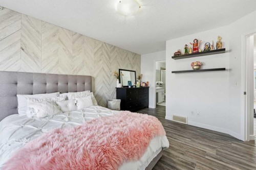 58 Bridlecrest Road Sw, Calgary, AB - Indoor Photo Showing Bedroom