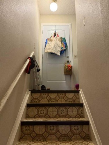 24 Bermuda Road Nw, Calgary, AB - Indoor Photo Showing Other Room