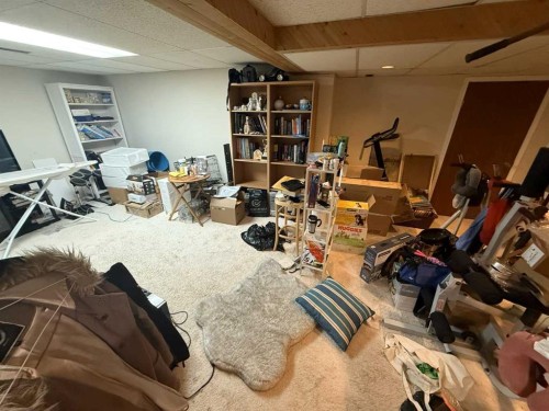 24 Bermuda Road Nw, Calgary, AB - Indoor