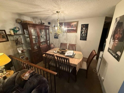 24 Bermuda Road Nw, Calgary, AB - Indoor Photo Showing Dining Room
