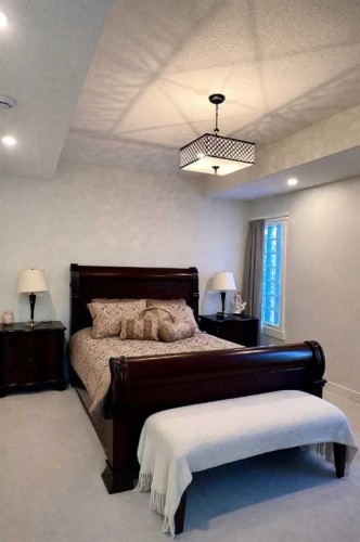 9927 Scurfield Drive Nw, Calgary, AB - Indoor Photo Showing Bedroom