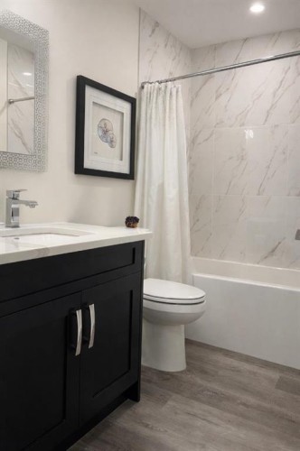 9927 Scurfield Drive Nw, Calgary, AB - Indoor Photo Showing Bathroom