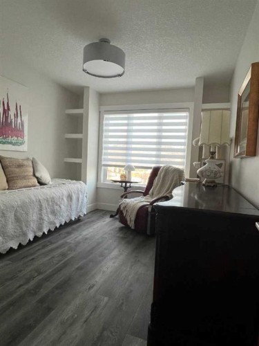 9927 Scurfield Drive Nw, Calgary, AB - Indoor Photo Showing Bedroom