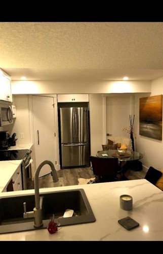 9927 Scurfield Drive Nw, Calgary, AB - Indoor Photo Showing Kitchen