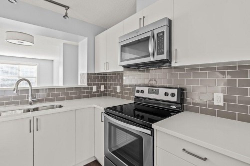 4 Evanscrest Gardens Nw, Calgary, AB - Indoor Photo Showing Kitchen With Stainless Steel Kitchen With Double Sink With Upgraded Kitchen