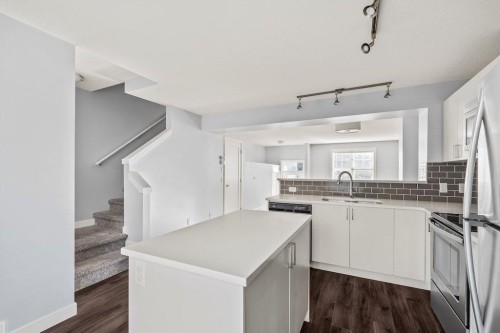 4 Evanscrest Gardens Nw, Calgary, AB - Indoor Photo Showing Kitchen With Upgraded Kitchen