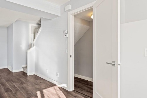 4 Evanscrest Gardens Nw, Calgary, AB - Indoor Photo Showing Other Room