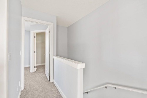 4 Evanscrest Gardens Nw, Calgary, AB - Indoor Photo Showing Other Room