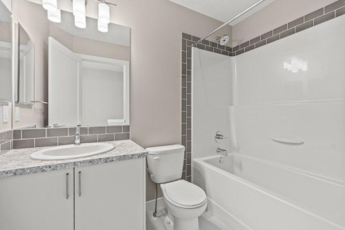 4 Evanscrest Gardens Nw, Calgary, AB - Indoor Photo Showing Bathroom
