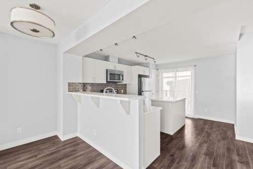4 Evanscrest Gardens Nw, Calgary, AB - Indoor Photo Showing Kitchen