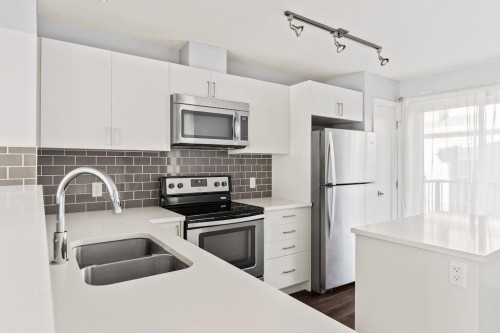 4 Evanscrest Gardens Nw, Calgary, AB - Indoor Photo Showing Kitchen With Stainless Steel Kitchen With Double Sink With Upgraded Kitchen