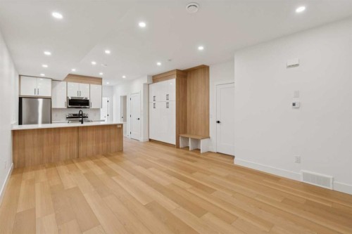 159 Lake Sylvan Close Se, Calgary, AB - Indoor Photo Showing Kitchen
