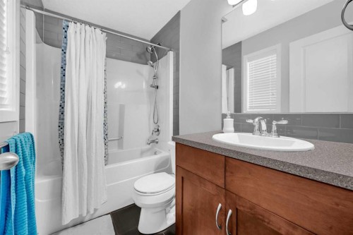 45 Nolanfield Lane Nw, Calgary, AB - Indoor Photo Showing Bathroom