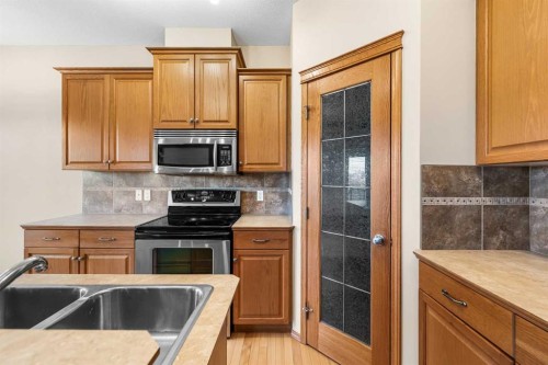 123-100 Coopers Common Sw, Airdrie, AB - Indoor Photo Showing Kitchen With Double Sink