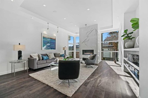 2115 Bowness Road Nw, Calgary, AB - Indoor Photo Showing Living Room