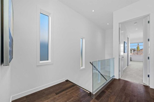 2115 Bowness Road Nw, Calgary, AB - Indoor Photo Showing Other Room