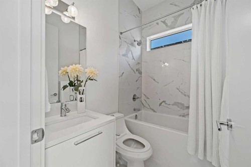 2115 Bowness Road Nw, Calgary, AB - Indoor