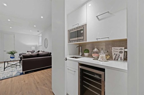 2115 Bowness Road Nw, Calgary, AB - Indoor