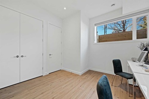 2115 Bowness Road Nw, Calgary, AB - Indoor Photo Showing Office