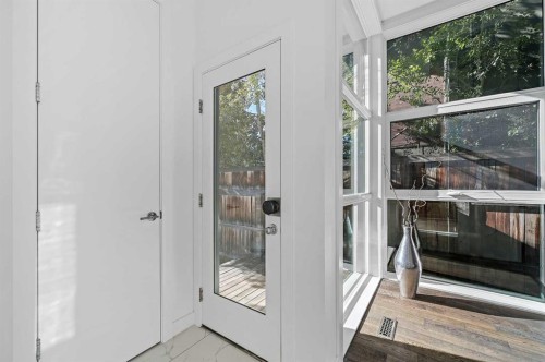 2115 Bowness Road Nw, Calgary, AB - Indoor Photo Showing Other Room