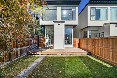 2115 Bowness Road Nw, Calgary, AB - Outdoor