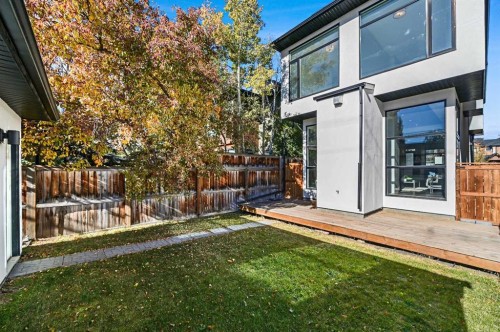 2115 Bowness Road Nw, Calgary, AB - Outdoor