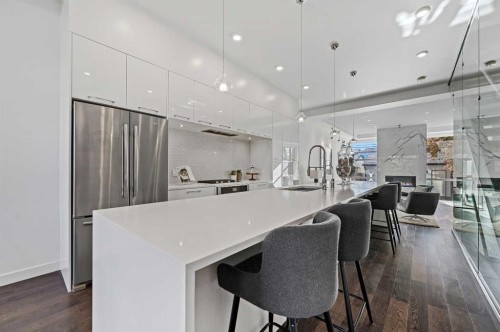 2115 Bowness Road Nw, Calgary, AB - Indoor Photo Showing Kitchen With Upgraded Kitchen