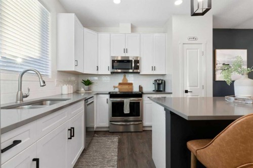 340 Kingsmere Way Se, Airdrie, AB - Indoor Photo Showing Kitchen With Double Sink With Upgraded Kitchen
