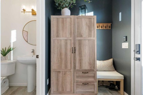 340 Kingsmere Way Se, Airdrie, AB - Indoor Photo Showing Bathroom