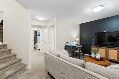 340 Kingsmere Way Se, Airdrie, AB - Indoor