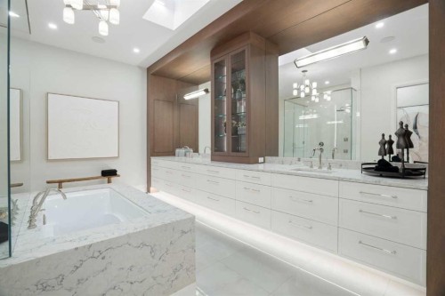 #B-4120 1A Street Sw, Calgary, AB - Indoor Photo Showing Bathroom