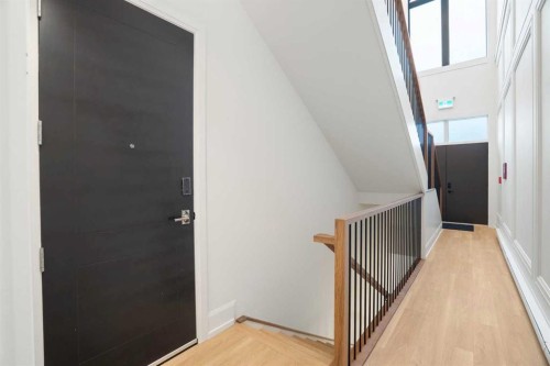 #B-4120 1A Street Sw, Calgary, AB - Indoor Photo Showing Other Room