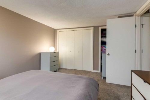 D-4528 73 Street Nw, Calgary, AB - Indoor Photo Showing Bedroom