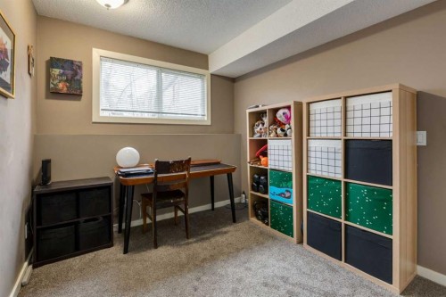 D-4528 73 Street Nw, Calgary, AB - Indoor