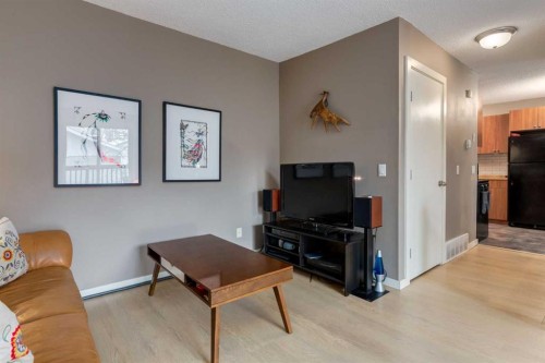 D-4528 73 Street Nw, Calgary, AB - Indoor