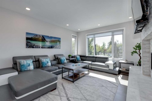 8 Cameron Close, Okotoks, AB - Indoor Photo Showing Living Room