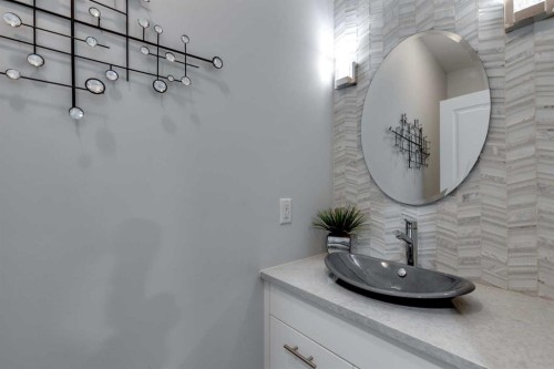 8 Cameron Close, Okotoks, AB - Indoor Photo Showing Bathroom