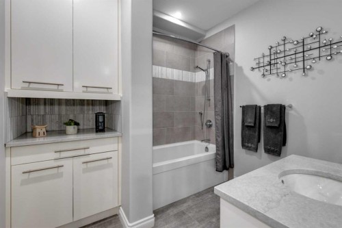 8 Cameron Close, Okotoks, AB - Indoor Photo Showing Bathroom
