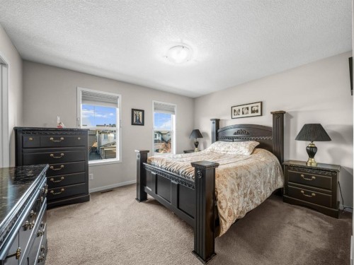 73 Cranberry Avenue Se, Calgary, AB - Indoor Photo Showing Bedroom