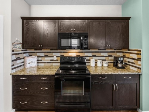73 Cranberry Avenue Se, Calgary, AB - Indoor Photo Showing Kitchen