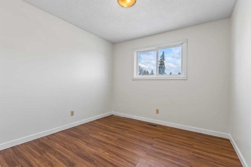 531 64 Avenue Nw, Calgary, AB - Indoor Photo Showing Other Room