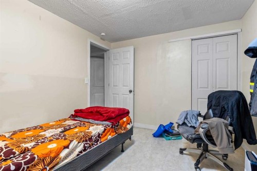 531 64 Avenue Nw, Calgary, AB - Indoor Photo Showing Bedroom